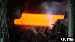 资料照：中国宝山钢铁有限公司热轧车间生产线的产品。 （2022年9月16日）