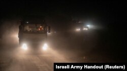 Sebuah truk yang membawa bantuan kemanusiaan dari Program Pangan PBB (WFP) bergerak di utara Jalur Gaza dalam foto yang dirilis pada 12 Maret 2024. (Foto: Israeli Army Handout/Handout via Reuters)