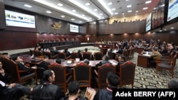 Sidang sengketa hasil pemilu di Mahkamah Konstitusi Jakarta, 5 April 2024. (Foto: Adek BERRY/AFP)
