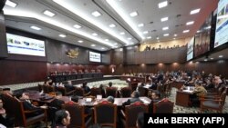 Sidang sengketa hasil pemilu 2024 berlangsung di gedung Mahkamah Konstitusi di Jakarta, pada 5 April 2024. (Foto: AFP/Adek Berry)