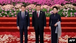 中国领导人习近平及夫人彭丽媛在人大会堂会晤在北京参加一代一路论坛的时任意大利总理朱塞佩·孔特。（2019年4月26日）