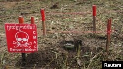 រូបឯកសារ៖ គ្រាប់មីន​មួយ​ត្រូវបាន​ដៅ​នៅ​ទីតាំង​មួយ​កន្លែង​ក្នុង​ខេត្ត​ព្រះវិហារ កាលពីថ្ងៃទី១១ ខែមិថុនា ឆ្នាំ២០២១។ 