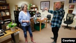 Canadian Record editor Laurie Ezzell Brown talks to Texas Tribune regional editor Nic Garcia in 2023 about her newspaper ceasing their print publication, leaving only the online version to serve her community’s needs. (Mark Rogers/Texas Tribune)