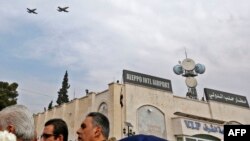 Serangan udara Israel membuat bandara internasional Aleppo tidak berfungsi (foto: ilustrasi). 