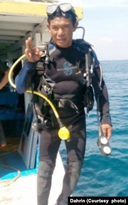 Dahrin, salah seorang nelayan yang pernah melakukan praktik ilegal penangkapan ikan, kini menjadi aktivis lingkungan dengan bimbingan Syafyudin. (Foto: Dahrin)