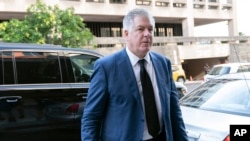 资料照片: 2022年7月22日，特朗普的律师埃文·科克伦(Evan Corcoran)抵达华盛顿联邦法院。