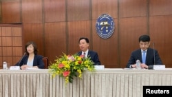 台湾外交部长吴钊燮在台北对外国记者讲话。（2023年9月28日）