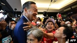 FILE - Pheu Thai Party's Srettha Thavisin, center, is hugged by supporters at the party headquarters after the parliament's prime ministerial vote in Bangkok, Aug. 22, 2023.