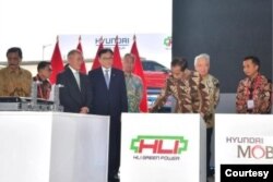 Presiden Joko Widodo meresmikan pabrik baterai dan kendaraan listrik PT. Hyundai- LG Indonesia (HLI) Green Power, di Kabupaten Karawang, Jawa Barat, Rabu (3/7). (Biro Pers Sekretariat Presiden)
