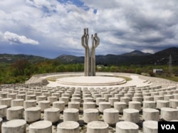 Spomenik na Barutani nadomak Podgorice (Foto: VOA/Jovo Radulović)