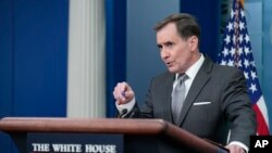 Juru bicara Dewan Keamanan Nasional John Kirby berbicara dalam konferensi pers di Gedung Putih, Washington, pada 21 Maret 2023. (Foto: AP Susan Walsh)