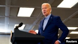 Presiden AS Joe Biden menyampaikan pernyataan di markas pekerja United Steelworkers di Pittsburgh, Pensilvânia, pada17 April 2024. (Foto: Reuters/Elizabeth Frantz)