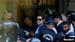 资料照片：巴基斯坦前总理伊姆兰·汗在伊斯兰堡高等法院出庭。(2023年5月12日）