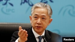 Juru bicara Kementerian Luar Negeri China Wang Wenbin dalam jumpa pers di Beijing, China, 26 April 2023. (REUTERS/Florence Lo)