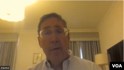 존 허브스트 전 우크라이나 주재 미국 대사가 26일 VOA와 화상 인터뷰를 하고 있다.