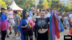 Učesnice beogradskog Prajda u parku Manjež