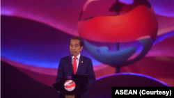 Presiden RI, Joko Widodo saat pembukaan KTT ASEAN ke-43 pada Selasa (5/9) di Jakarta. Joko Widodo mengatakan bahwa meski memiliki perbedaan pendapat, ASEAN harus tetap bersama sebagai kesatuan. (Photo: Courtesy/ASEAN)