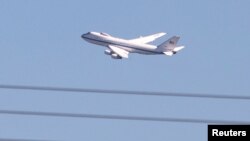 资料照片：一架波音E-4B“末日飞机”从美国马里兰州安德鲁斯联合基地起飞。（2022年5月11日）