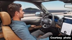 Ford memperkenalkan "BlueCruise" dengan sistem kemudi bebas tangan (hands free) (courtesy: Ford). 