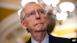 资料照片：美国参议院共和党领袖米奇·麦康奈尔。（2024年2月27日）