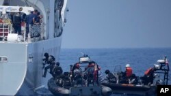 菲律宾、美国和日本的海岸警卫队在菲律宾海岸外举行海岸防卫联合演习。（2023年6月6日）