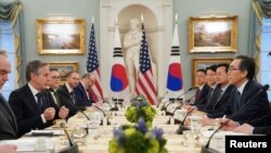 28일 워싱턴 국무부 청사에서 미한 외교장관 회담이 열렸다.