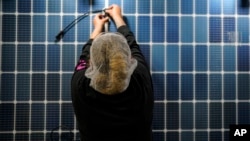 Američka privreda i tržište rada i dalje pokazuju da su snažni, govore najnoviji statistički podaci (Foto: (AP/Mike Stewart)