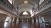  Ellis Island: Gateway to America in Early 20th Century 
