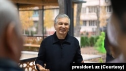 Uzbek President Shavkat Mirziyoyev says he values the country's mass media, bloggers being a prominent part of it. (president.uz)