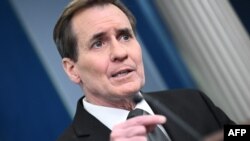 존 커비 미국 백악관 국가안보회의 전략소통조정관이 19일 워싱턴 백악관에서 정례브리핑을 하고 있다. 