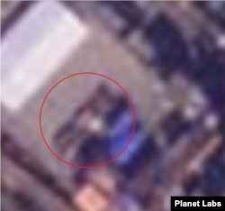 29일 단둥 세관 야적장에 대형 직사각형 형태의 물체(원 안)가 보인다. 사진=Planet Labs