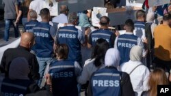 Palestinski novinari u protestnoj šetnji ka kancelariji UN u Ramali 7. novembar 2023.