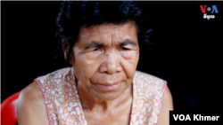 ​អ្នកស្រី​ ខាត់​ សែម អ្នក​ភូមិ​ក្រយា​​ ឃុំក្រយា​ ស្រុក​ប្រាសាទ​បល័្លង្គ ខេត្ត​កំពង់ធំ ផ្តល់​បទ​សម្ភាសន៍​ដល់​វិអូអេ។