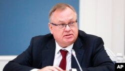 Predsjedavajući VTB Banke, Andrej Kostin, tokom video poziva na Investicionom forumu u Moskvi, 30. novembra 2021. (Foto: AP/Mikhail Metzel/Sputnik/Kremlin Pool)