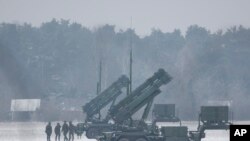 រូបឯកសារ៖ ឧបករណ៍​បាញ់​មីស៊ីល​ដែល​ទទួល​បានពីសហរដ្ឋអាមេរិក​ត្រូវបានឃើញ​នៅ​ទីក្រុង Warsaw ប្រទេស​ប៉ូឡូញ​កាលពីថ្ងៃទី០៦ ​កុម្ភៈ ឆ្នាំ២០២៣។