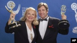FILE - Actors Gena Rowlands and Beau Bridges hold up their Emmys for Best Actress and Best Actor for Miniseries or Special during the 44th Annual Emmy Awards in Pasadena, Calif., Aug. 30, 1992.