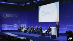 Menteri Luar Negeri AS Antony Blinken memberikan sambutan dalam Konferensi Pemulihan Ukraina di London, Rabu, 21 Juni 2023. (Leah Millis/Pool Photo via AP)