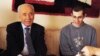 Predsednik Izraela Šimon Peres i vojnik Gilad Šalit nakon oslobađanja 2011. (Foto: REUTERS/Ziv Binunsky/Handout)