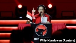 Ketua Partai Demokrasi Indonesia Perjuangan (PDI-P) Megawati Soekarnoputri memberi pidato penutupan rapat kerja nasional (rakernas) di Jakarta, 29 September 2023. (Foto: Willy Kurniawan)