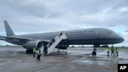 新西兰奥克兰机场停泊的一架新西兰皇家空军的飞机，新西兰总理希普金斯（Chris Hipkins）准备乘坐这架飞机飞往巴布亚新几内亚。（2023年5月21日）