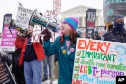 Aktivis anti-aborsi pendukung partai Republik berpartisipasi dalam acara tahunan March for Life di depan Mahkamah Agung AS di Washington DC (foto: dok).