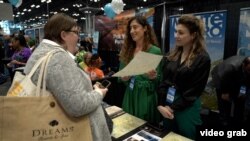 Crnogorski štand na sajmu u Njujorku (Foto: VOA)