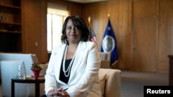 FILE: Presiden dan ketua Bank Ekspor-Impor Amerika Serikat Reta Jo Lewis berpose di kantornya di gedung Bank Ekspor-Impor di Washington, D.C., AS, 6 Juli 2022. (REUTERS/Sarah Silbiger)