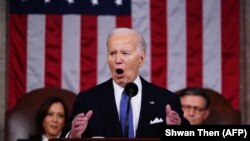 Presiden AS Joe Biden menyampaikan pidato kenegaraan di House Chamber of the US Capitol di Washington, DC, 7 Maret 2024. (Foto: Shwan Then/AFP)