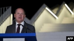 德国总理奥拉夫·朔尔茨于2023年10月16日在地拉那召开的柏林进程峰会期间举行新闻发布会。 （法新社图片） 