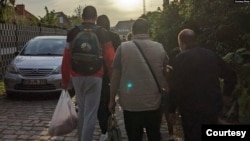 明沿着巴尔干路线旅行时遇到的其他移民。