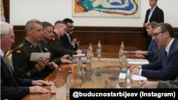 Načelnik Biroa Nacionalne garde SAD Danijel Hokanson na sastanku sa predsednikom Srbije Aleksandrom Vučićem (Instagram/@buducnostsrbijeav)