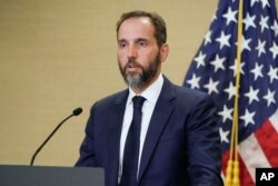 Penasihat khusus Jack Smith berbicara kepada media tentang dakwaan terhadap mantan Presiden Donald Trump, di kantor Departemen Kehakiman di Washington, Selasa, 1 Agustus 2023. (Jacquelyn Martin/AP)