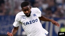 Cedric Bakambu azali kokima na ndembo na Olympique de Marseilles na stade Celodrome, Marseille, France, 7 sanza ya mwambe 2022.