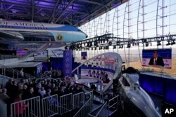 Republikanski predsednički kandidati debatuju u Predsedničkoj biblioteci Ronald Regan, 27. septembra 2023.